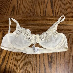 Pretty Calvin Klein Cream Lace Bra